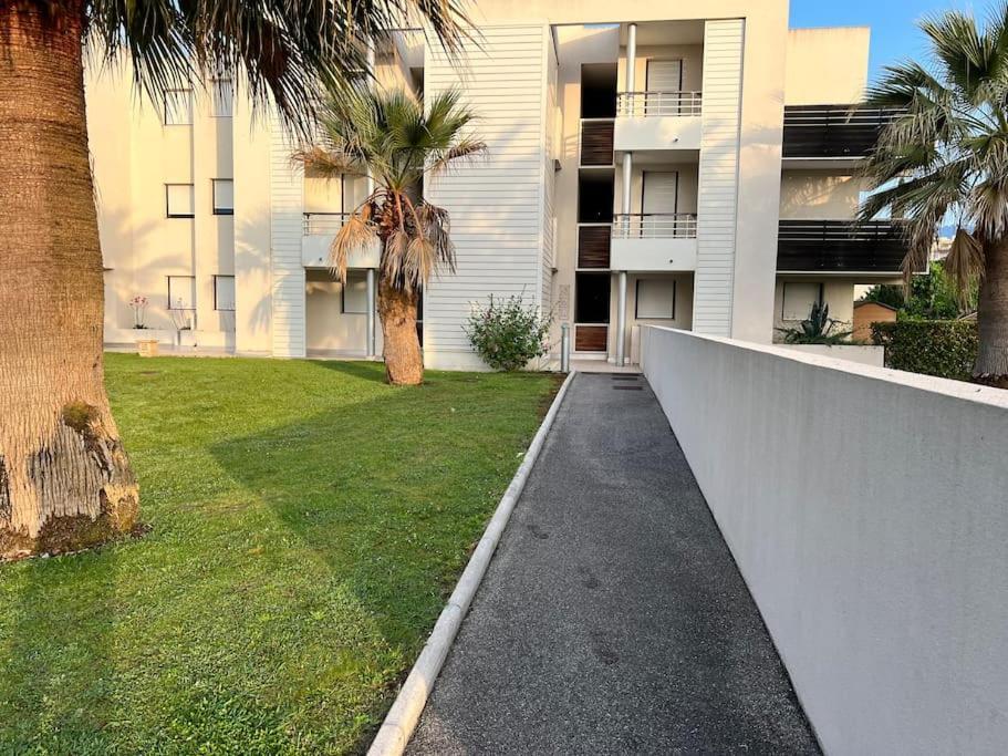 Luxury 3 Piece Garden Apartment In Cannes Marina Mandelieu-la-Napoule Exterior photo