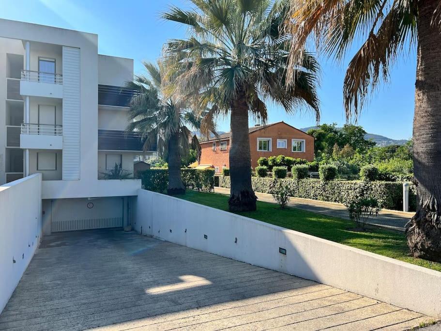 Luxury 3 Piece Garden Apartment In Cannes Marina Mandelieu-la-Napoule Exterior photo
